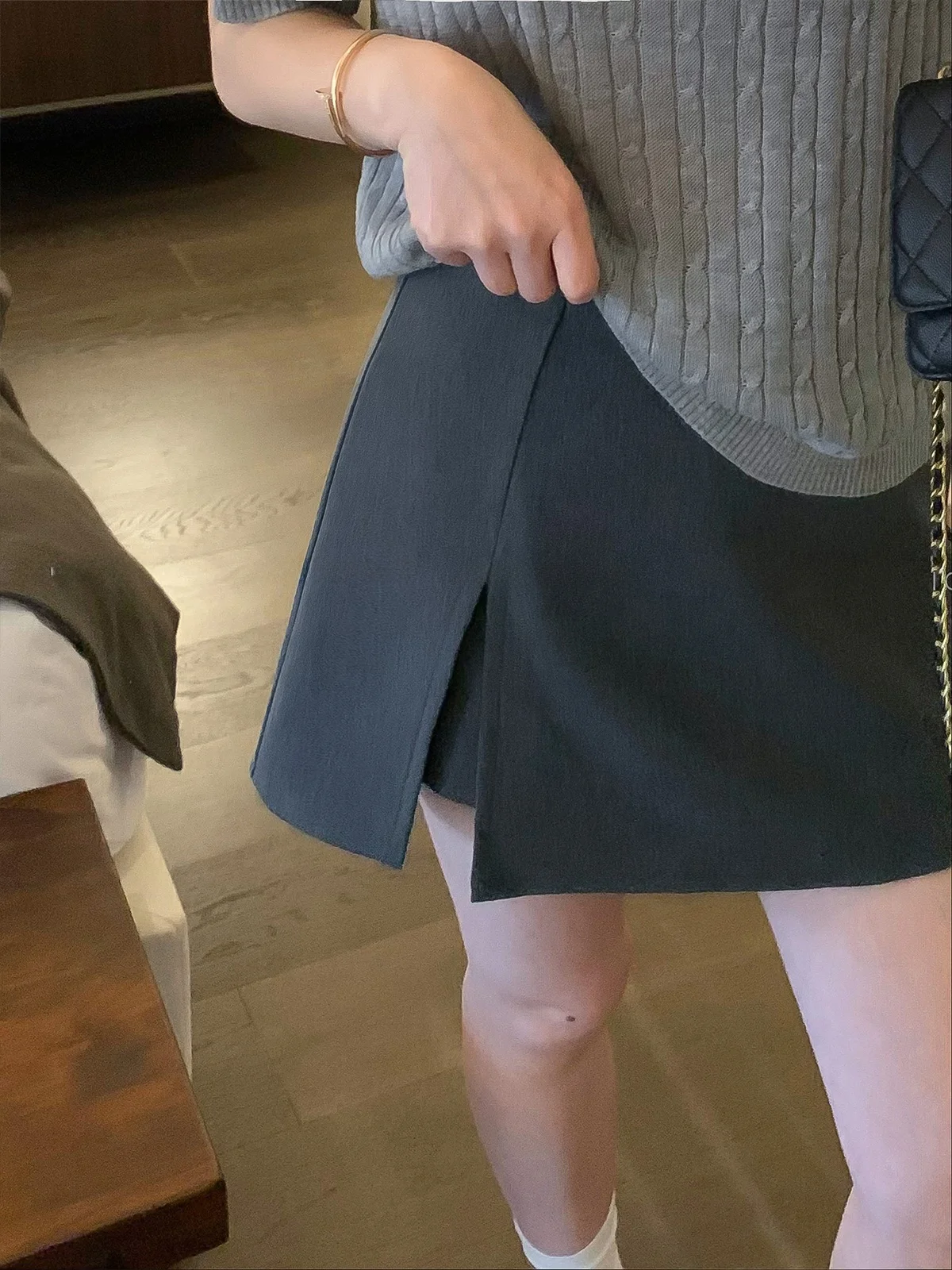 High Waist Side Slit Midi Skirt Women's  Color Versatile Commute Short Skirt Love Devil Fish Brand 2026 Spring Season