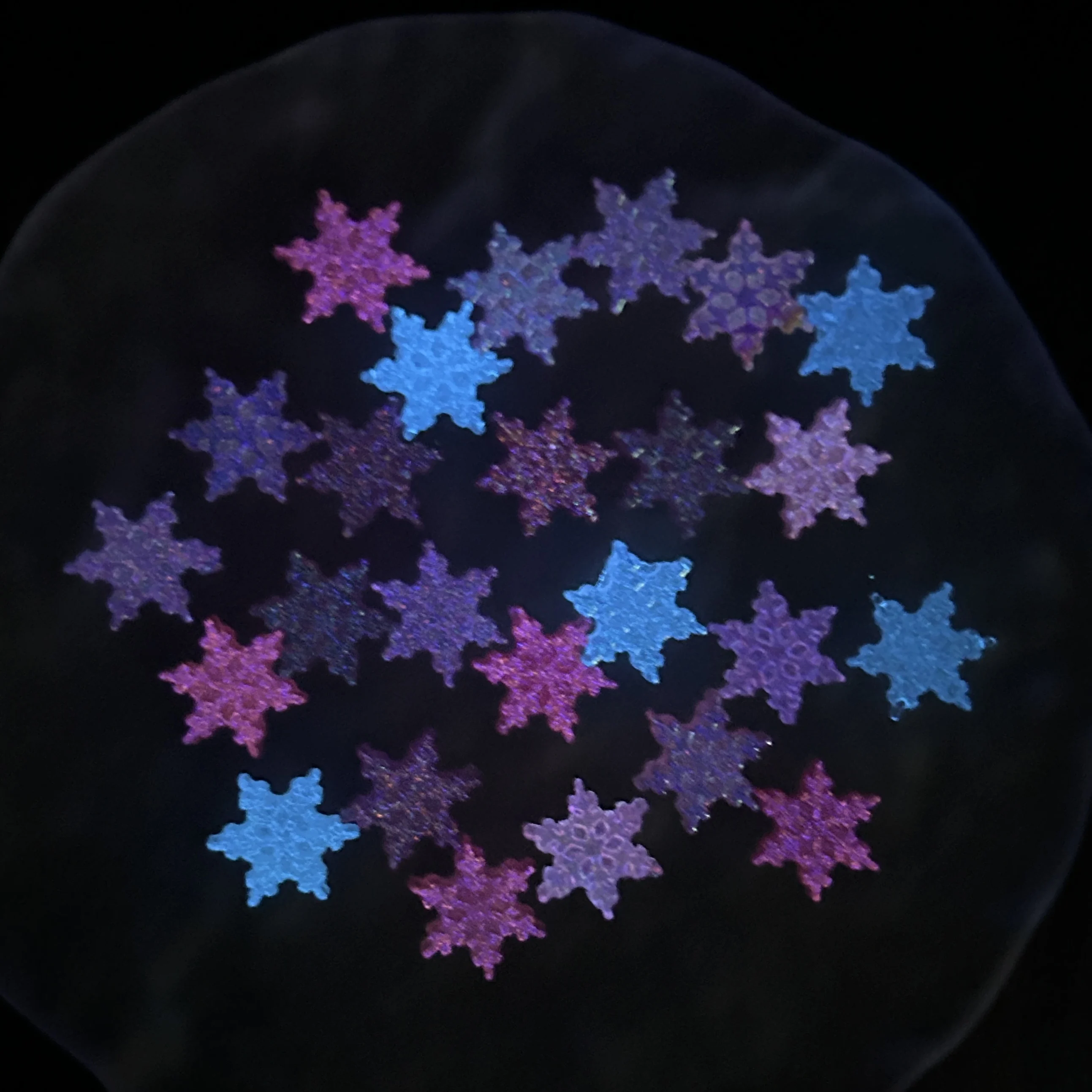 60 SZTUK 3D Gradientowe Kolorowe Sześciokątne Płatki Śniegu Żywiczne Ozdoby do Paznokci Minimalistyczne Kreatywne Świecące Płatki Śniegu Dekoracje do Paznokci DIY