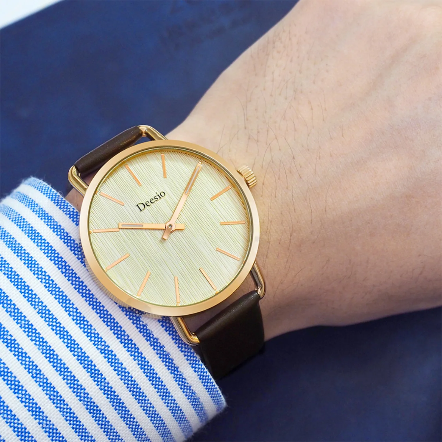 Deesio Relógio de casal de quartzo elegante, simples e fino com material de aço inoxidável e pulseira de couro, presente de dia dos namorados