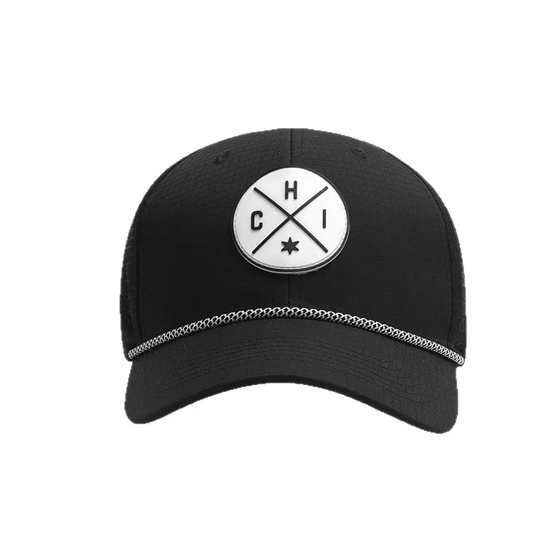 Дышащие сетчатые бейсболки с геометрическим логотипом. Спортивные шапки для бега на открытом воздухе. Защита от солнца и вентиляция для повседневного использования и спорта.