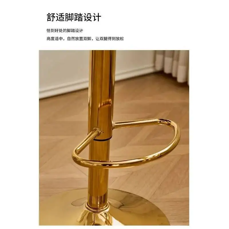 Drehbarer Premium-Barhocker: Samtpolsterung, Höhenverstellung in Golddetails – moderne, luxuriöse Barhocker mit hohem Hocker für die Küche