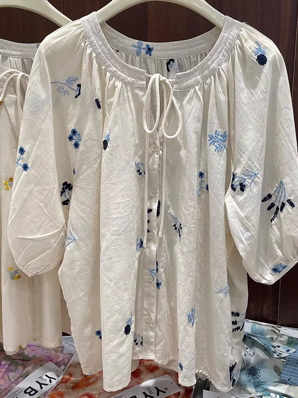 Ele bordado ort Sve irt feminino verão solto Faionable Top Gentle Sle Retro Commute Sle redondo Ne Butto...