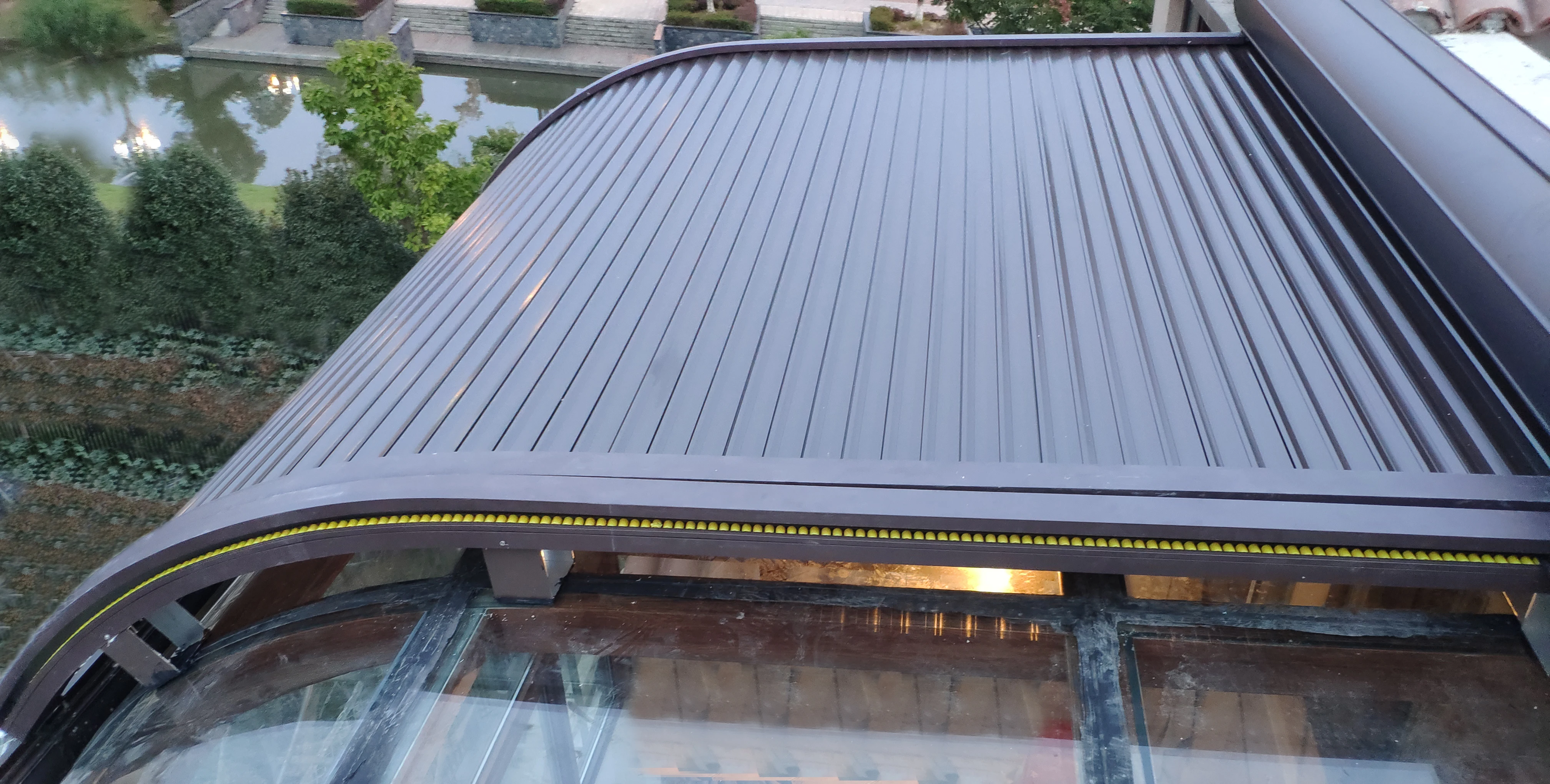Exterior Automatic Electric Rolling Skylight Louver Roof Aluminum Roller Shutter With Remote Controller