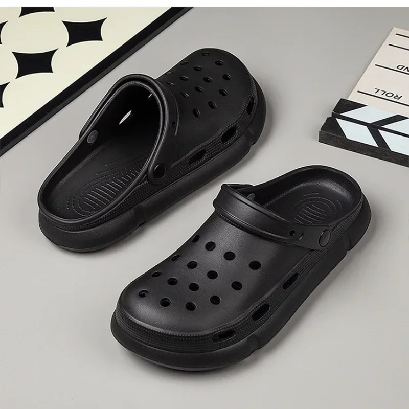 2024 Hot Fashion Men Clogs Slippers Casual Hole Beach Sandals Outdoor Men Garden Shoes Summer Soft Sandals Home Bathroom Slides