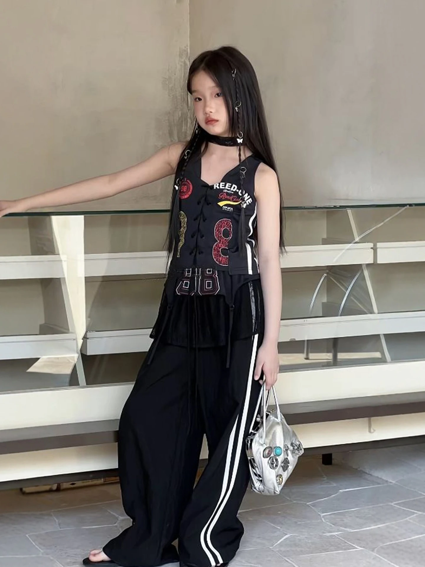 

Girls Casual Fashionable Black Vest And Loose Pants Two-Piece Set Summer Wear for Kids Comfortable Breathable Clothing