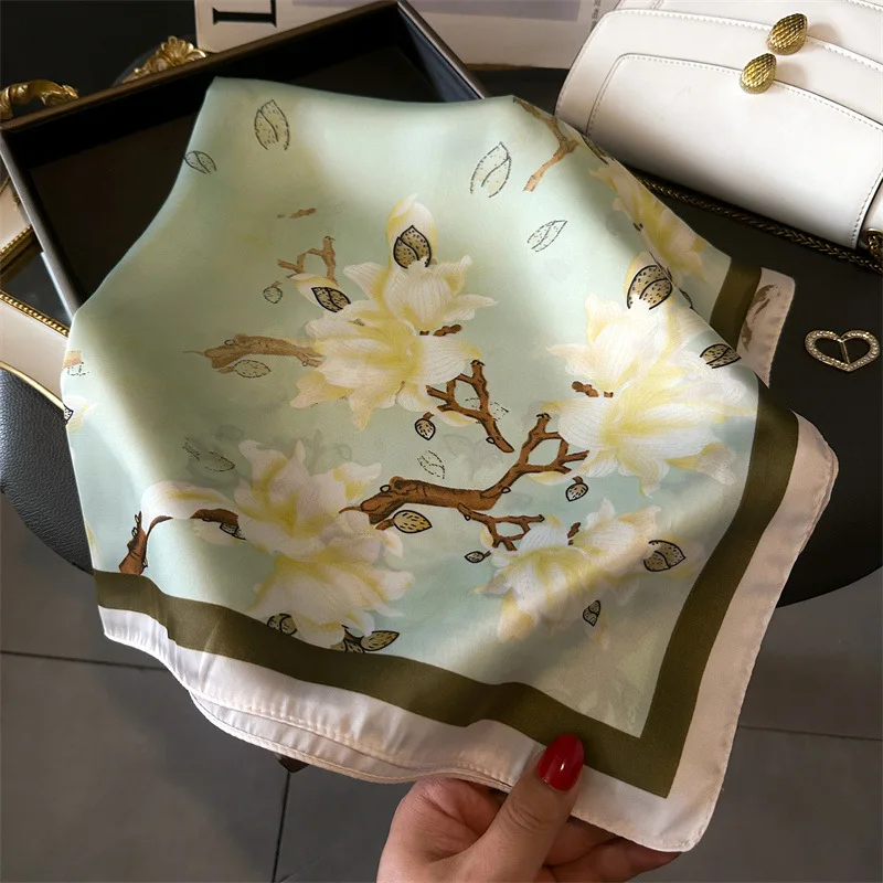 2025 موضة جديدة 70X70cm المطبوعة المرأة وشاح الباشمينا وشاح حريري ساحة شال الزخرفية عقال الرقبة الفاخرة تصميم باندانا