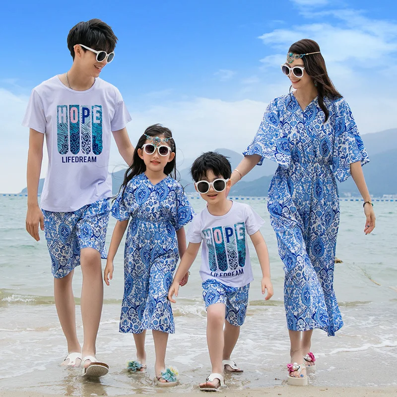 

Family Matching Outfits Summer Beach Mum Daughter Bohemian Foloral One-piece Suit Dad Son T-shirt+Shorts Couple Clothes Seaside