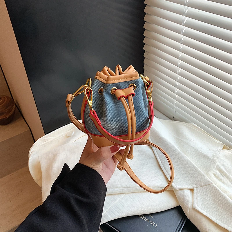 

Легкая роскошная большая сумка для девочек с нишевой эстетикой, художественной конфигурацией для пригородных летних мероприятий и легких роскошных потребностей