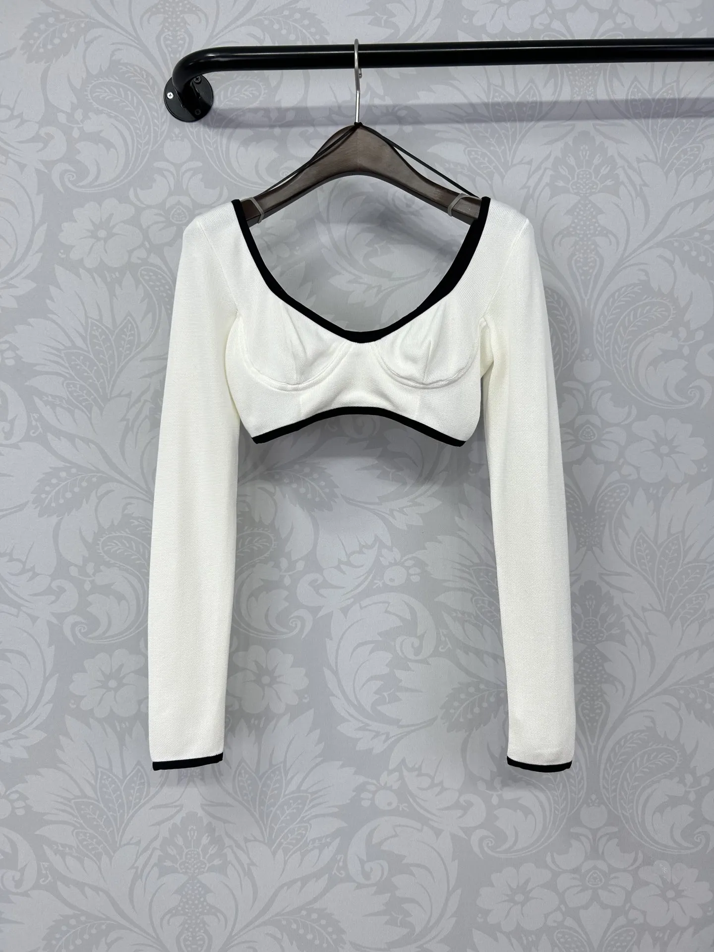 

SilkTop Tube Top Midriff Outfit Design Fashionable Temperament Slim Fit Slimming Casual All-Matching 2023 summer women's new hot