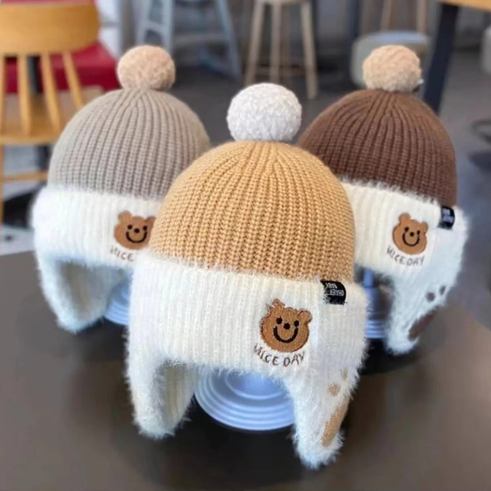

Вязаная шапка с медведем, теплая зимняя шапка для мальчиков и девочек, наушники с милым медведем, толстая теплая шапка-чепка с мячом MINISO