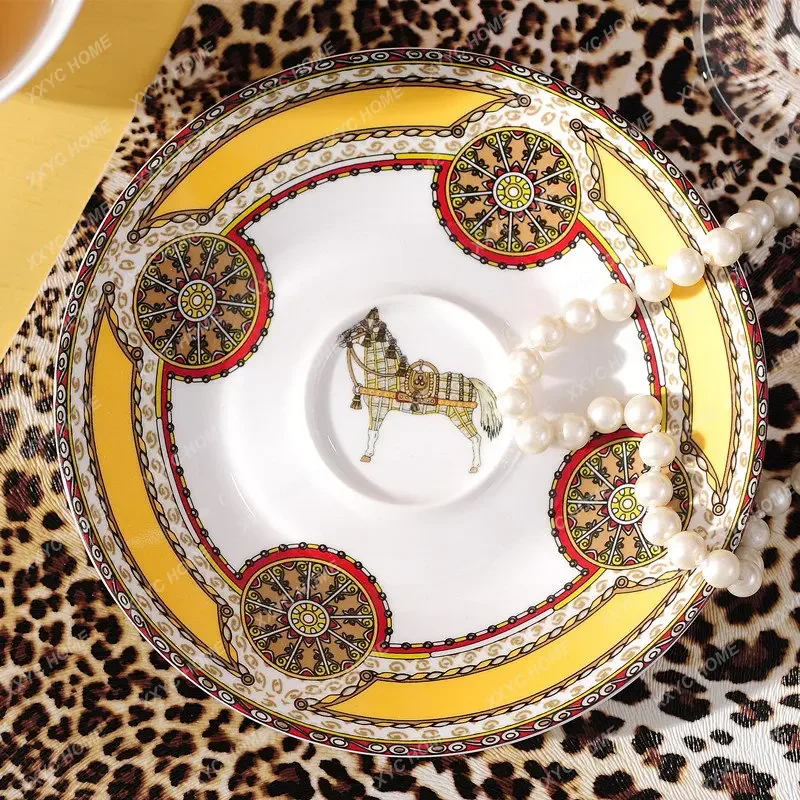 

Набор кофейных чашек, набор кофейных чашек, европейская роскошная чайная чашка с ароматом суда, бытовая высококачественная чашка для послеобеденного чая из костяного фарфора