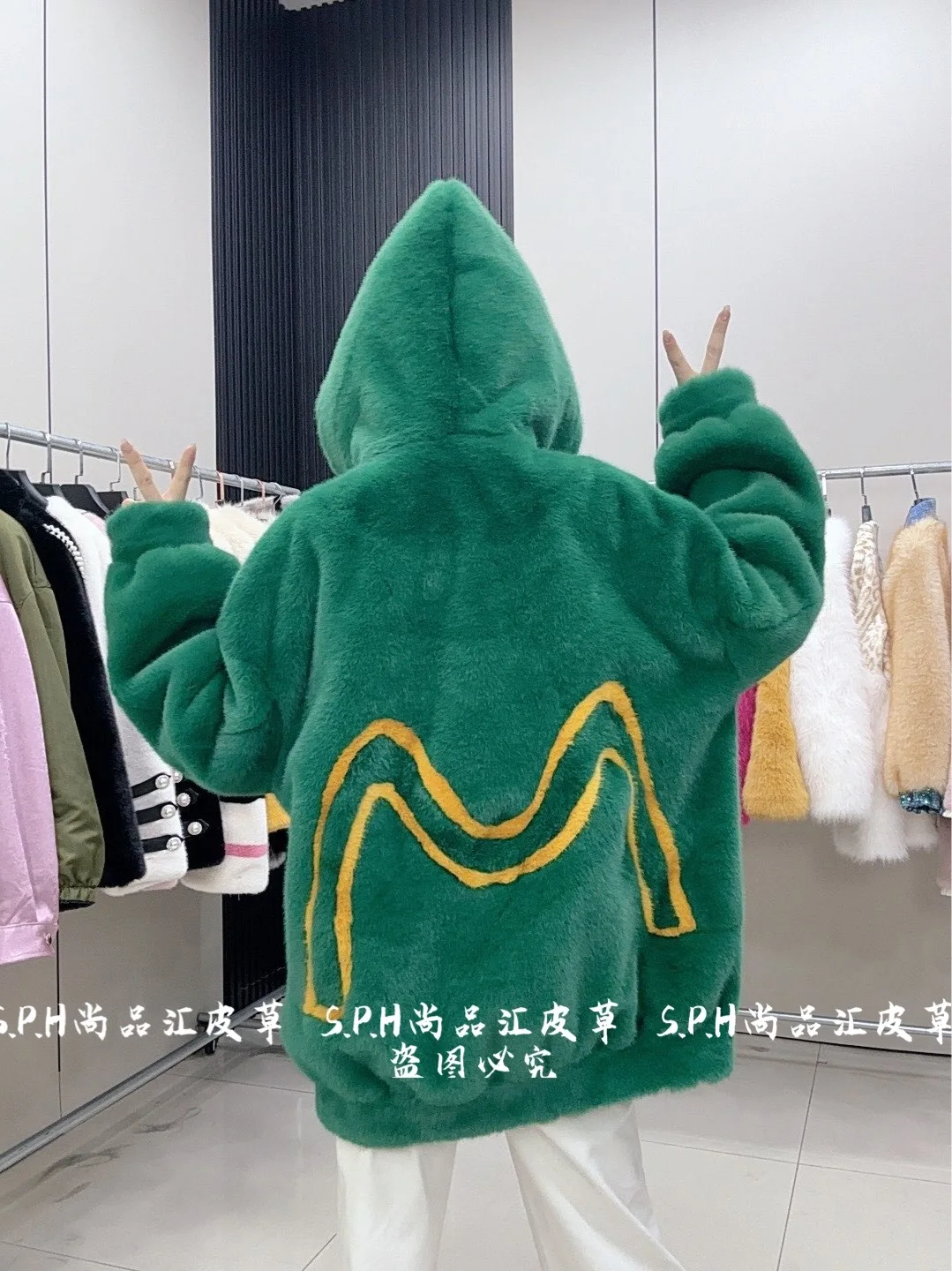 Faux Fur Cartoon Hooded Loose Fit Jacket Women 2025 New Fashion Versatile Winter Sweatshirt Thickened Zipper Jacket