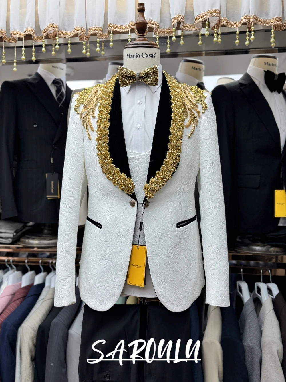 

White Fully Jacquard Suit Set With Black Velvet Collar, Three Pieces Tuxedo, Luxury Formal Groom Wear, Beaded Party Man Wear