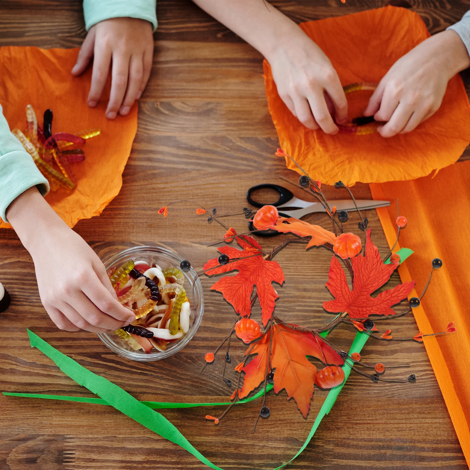 

Artificial Maple Leaf and Berry Ring Fall Wreath Decoration Thanksgiving Day Table Centerpiece Rings for Pillars