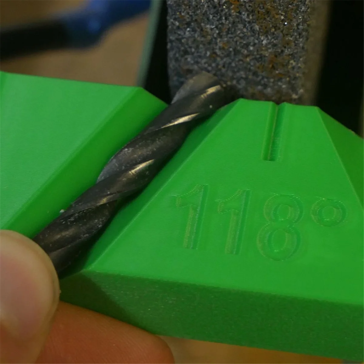 A008 Drill Bit Sharpening Guide Jig,Angle Drill Bit Sharpener, Manual Drill Bit Grinder Tool for Bench Grinder 135°