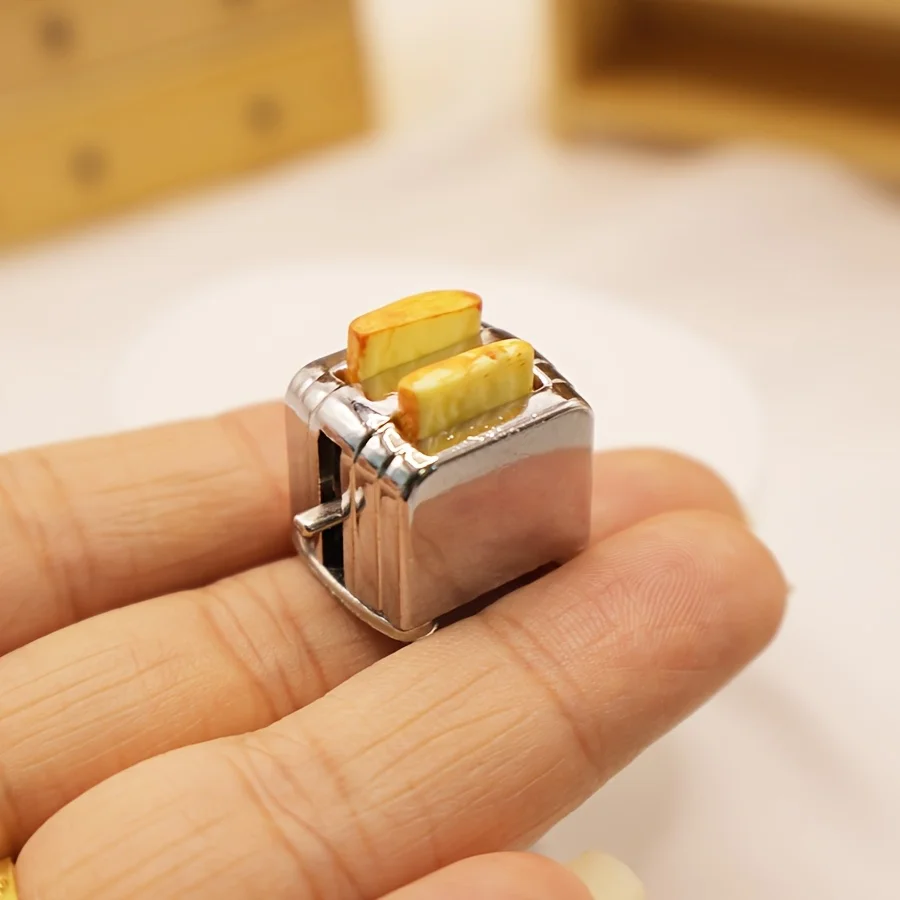 Mini Toaster Dollhouse Kitchen Model, Tiny Toaster with Toast Bread, Miniature Ornament for Desktop, Micro Landscape