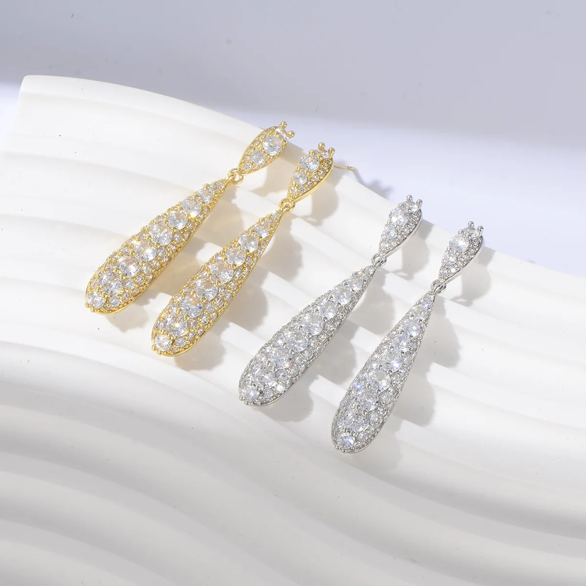 Exquisite Sweetness: Ethereal Crystal Pearl Pendant Earrings Luxurious Versatile Stud Earrings for Women