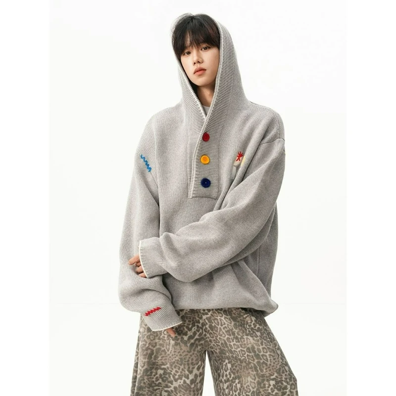 

Красочный мужской свитер с капюшоном и пуговицами, осенний новый стиль, модный свободный универсальный вязаный свитер с заниженной спинкой, топ