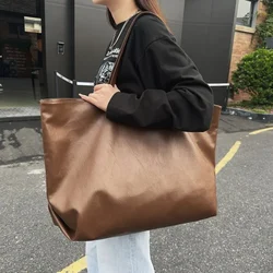 New PU Black Zipper Large Capacity Handbag Lightweight Soft Leather Shoulder Bag Unisex Simple Fashionable Versatile Tote Bags