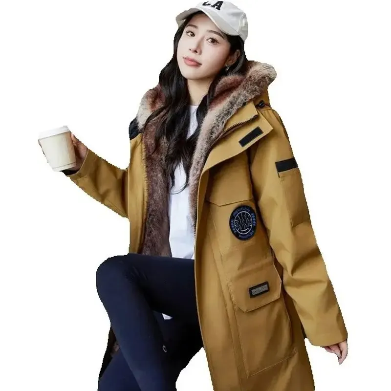 The 2025 new model of Pai Pai features a mid-length, detachable inner liner, a best-selling mink coat and fur jacket for women,