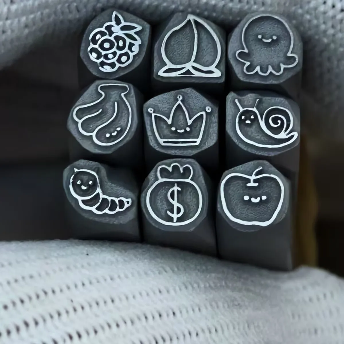 Jewelry Seals, Animal and Plant Motifs, Steel Stamps, Gold and Silver Bracelets, Rings, Chiseling Molds, Goldsmithing Tools