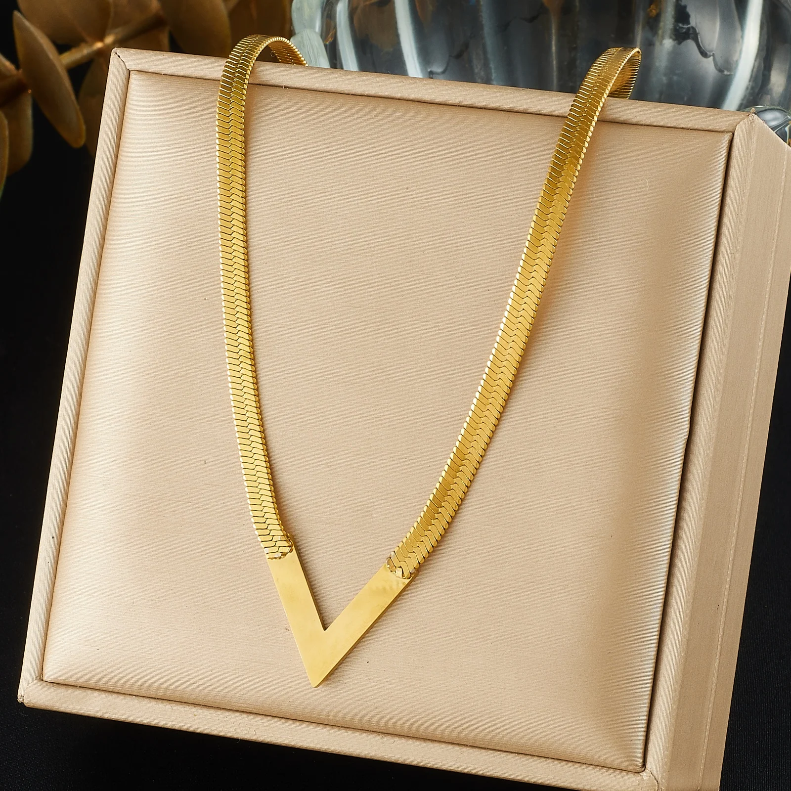Edelstahl Goldene Schlangenknochen V-Anhänger Halskette Damen Vintage Flache Schlangenkette Choker Minimalistischer Schmuck Geschenk