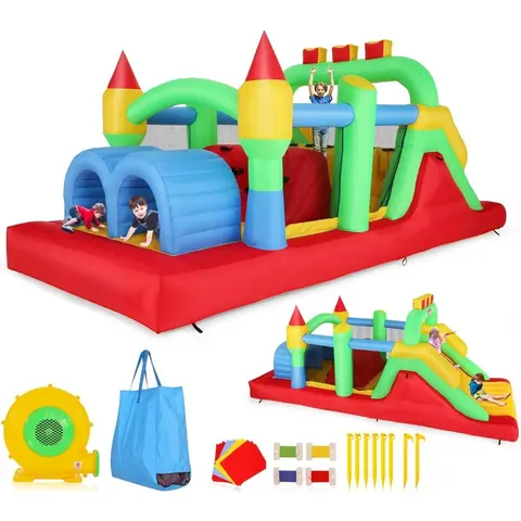 Odpowiednia sala z trampolinami dla starszych dzieci, dmuchany teren treningowy z przeszkodami, wyposażony w dwa tuneliki i dużą zjeżdżalnią.