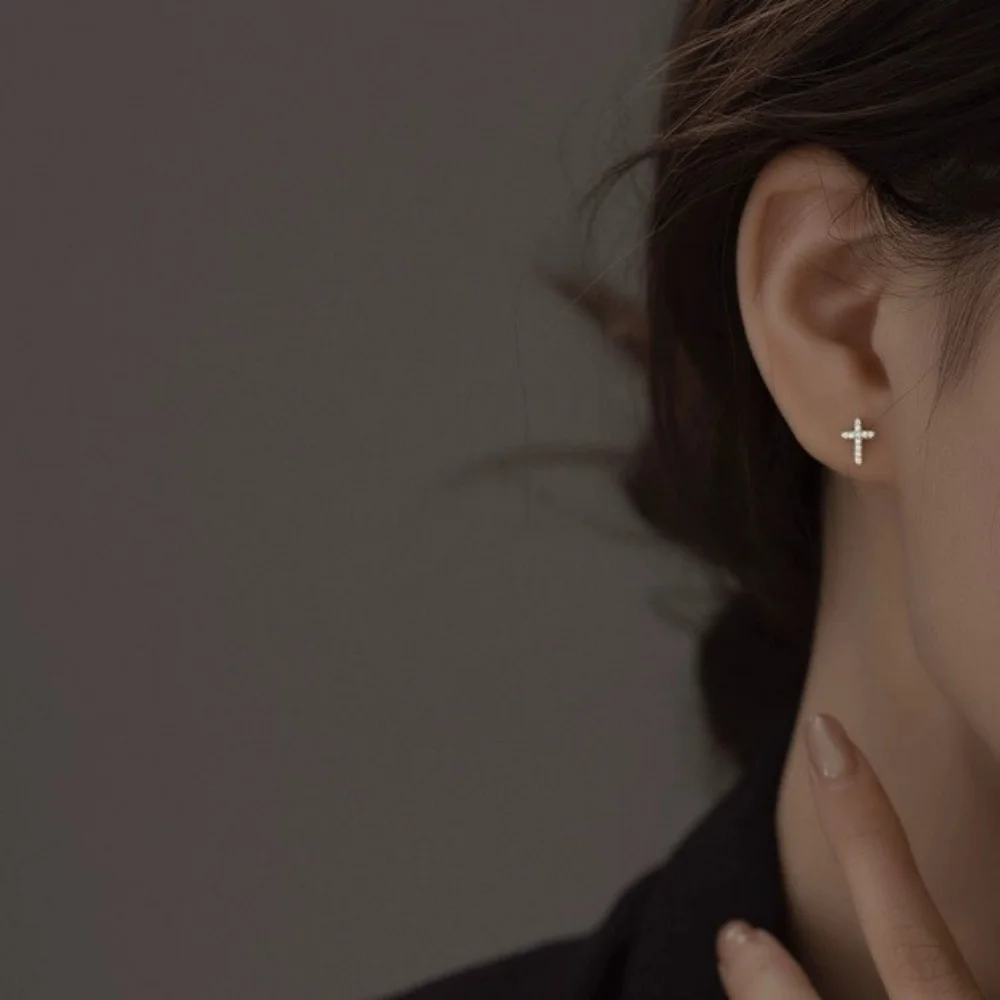 

New all rhinestone cross earrings for women, fashionable Korean style perforated earrings for men, Grunge jewelry wholesale
