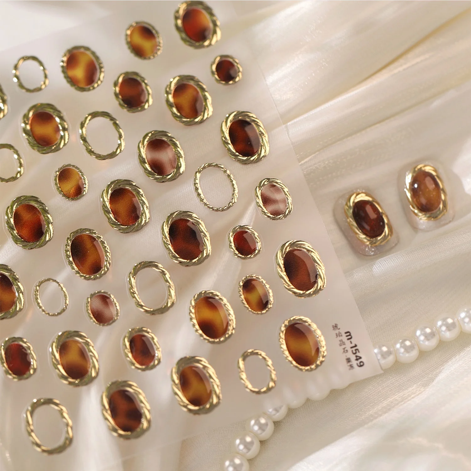 Vintage Amber Gem 5D Nail Stickers Oval Shape Twist Metal Rim Golden Edge Nail Decoration Self Adhesive Nail Stickers Manicure