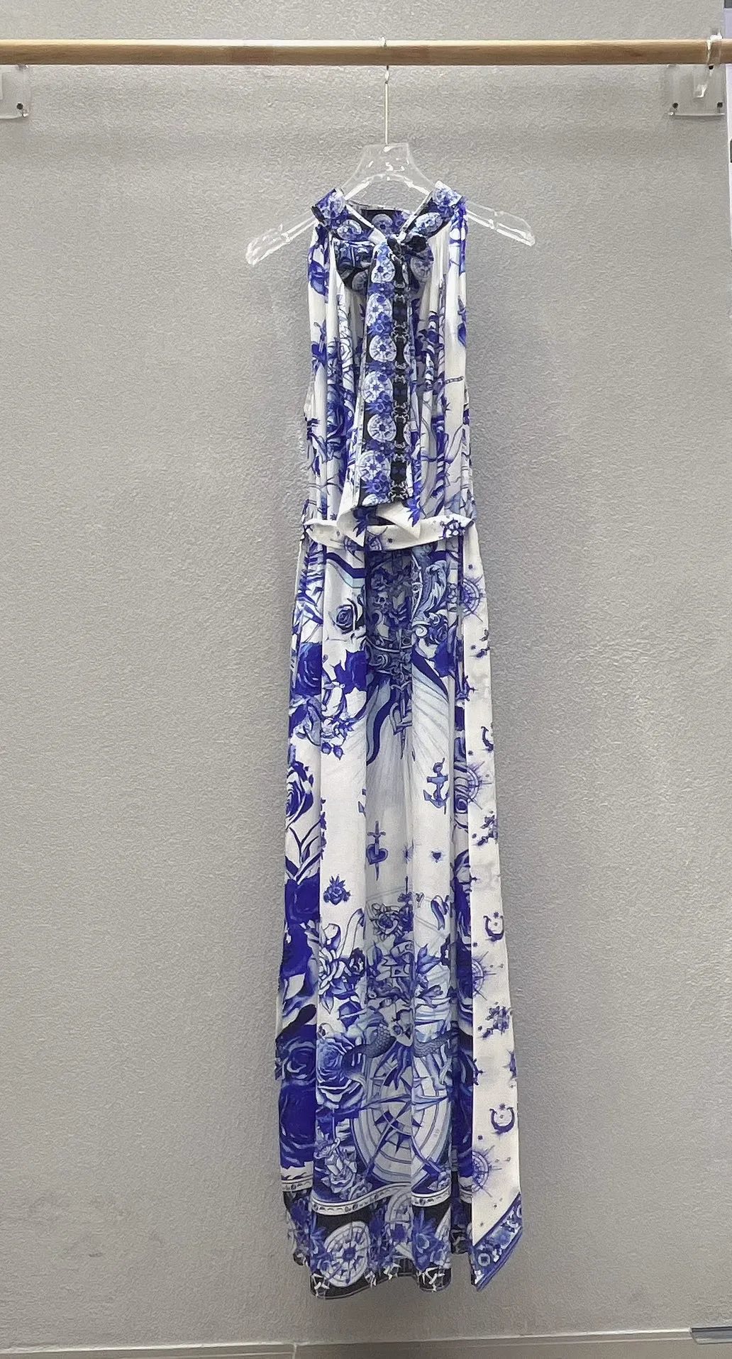 Robe longue en perles de cristal pour femmes, imprimé floral bleu, col licou, sans manches, vacances, 100% soie