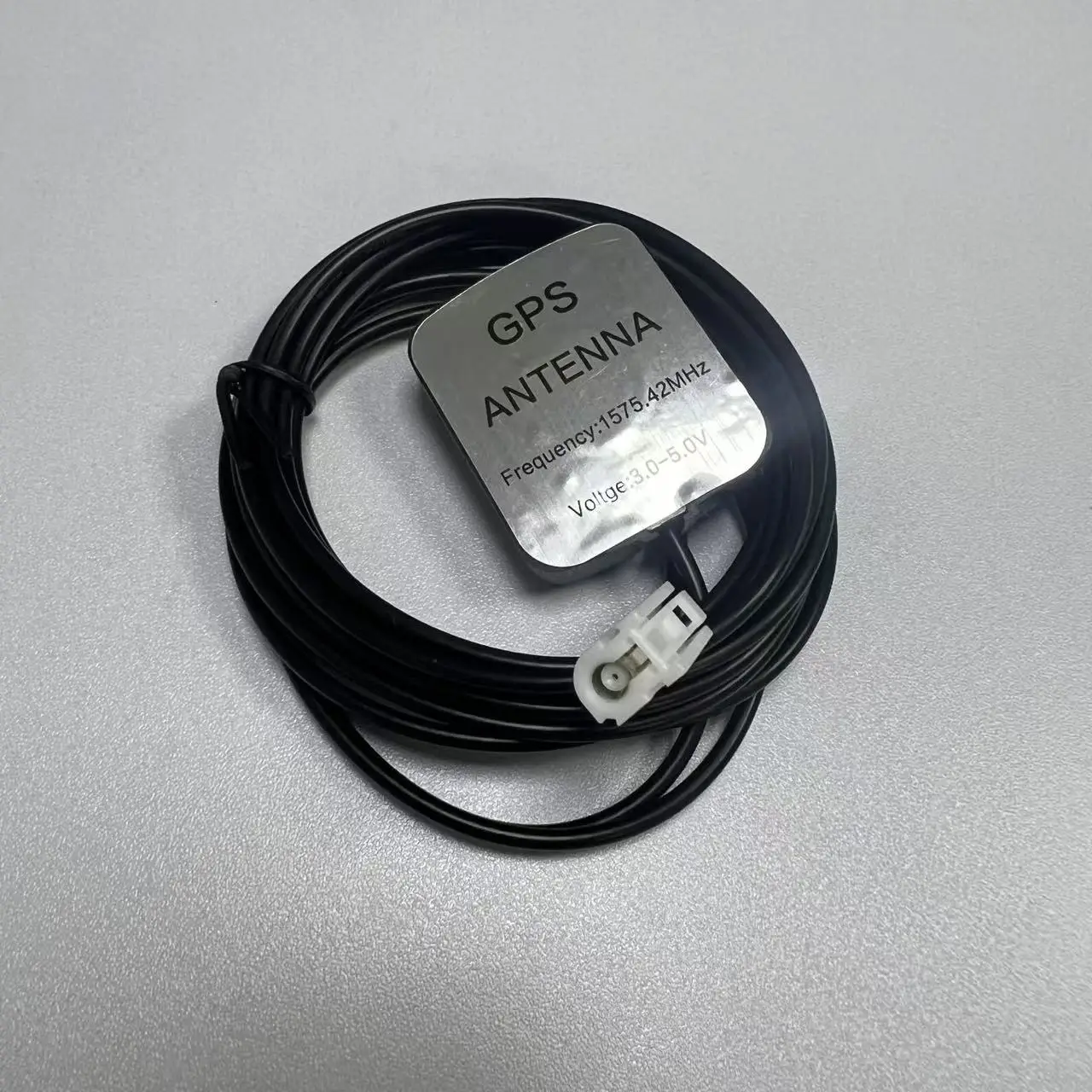

GPS navigation antenna for cars