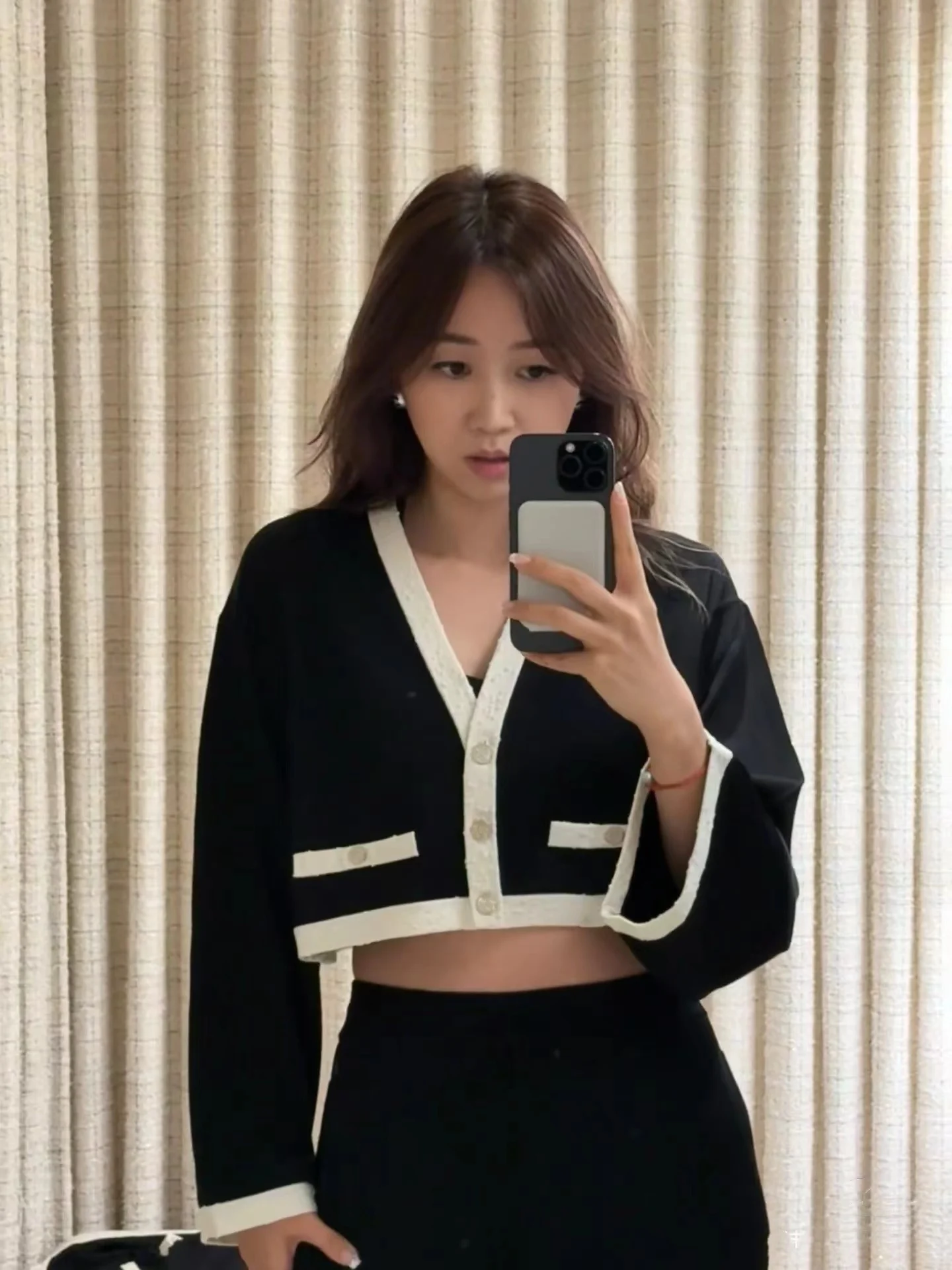 2025 Summer New Hardware Buckle Black And Yellow Contrasting Flared Sleeve V-neck Knitted Cardigan Jacket
