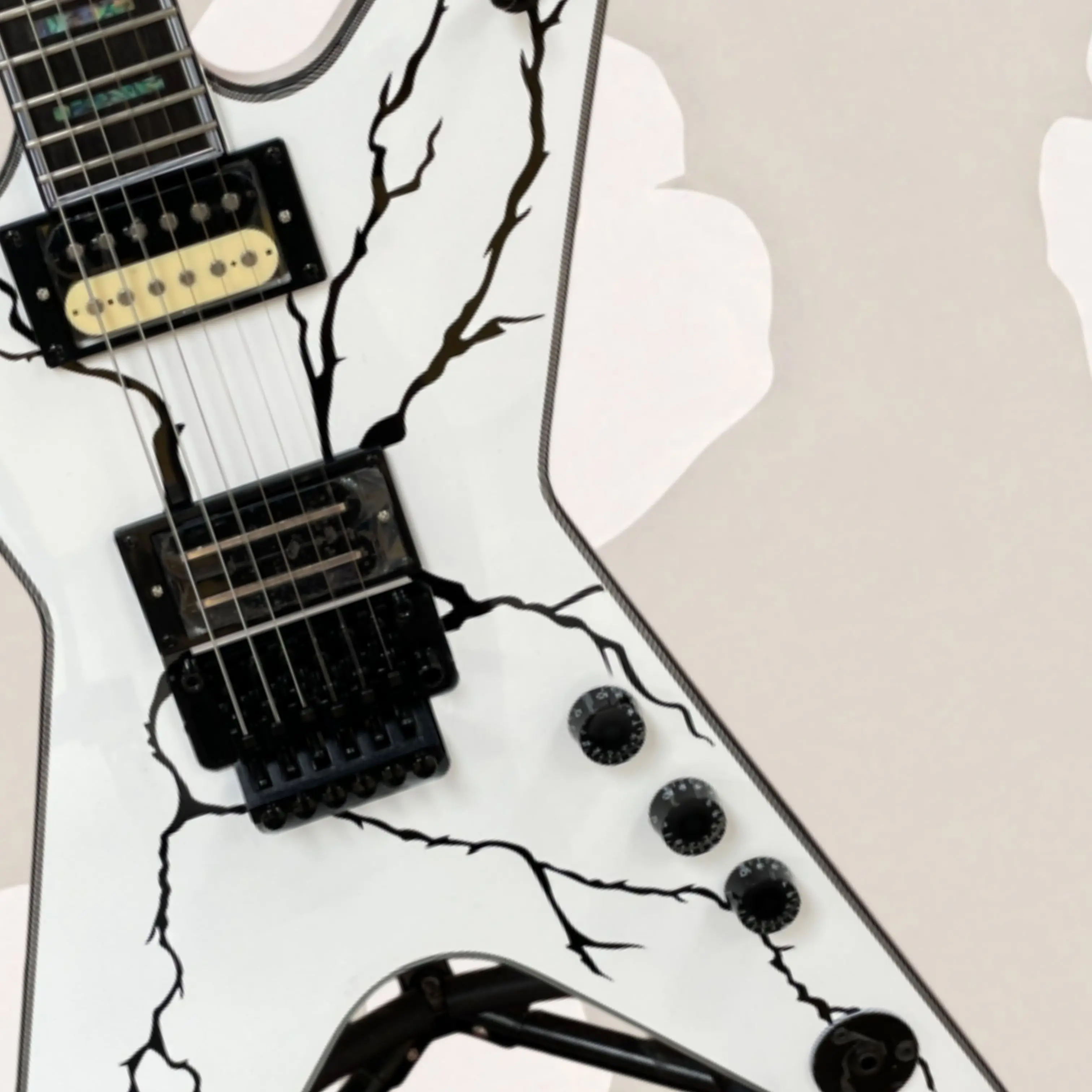 High Gloss Pure White Electric Guitar, Wild Black Lightning Crack Body Graphic Guitars, Great Stage Visual Impact Guitarra