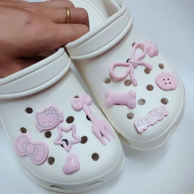 

0PCS Hello Kitty Cartoon Shoe Charms esin Material with Bow Decoration, Detachable Suitable for Shoe Accessories Xmas Gifts