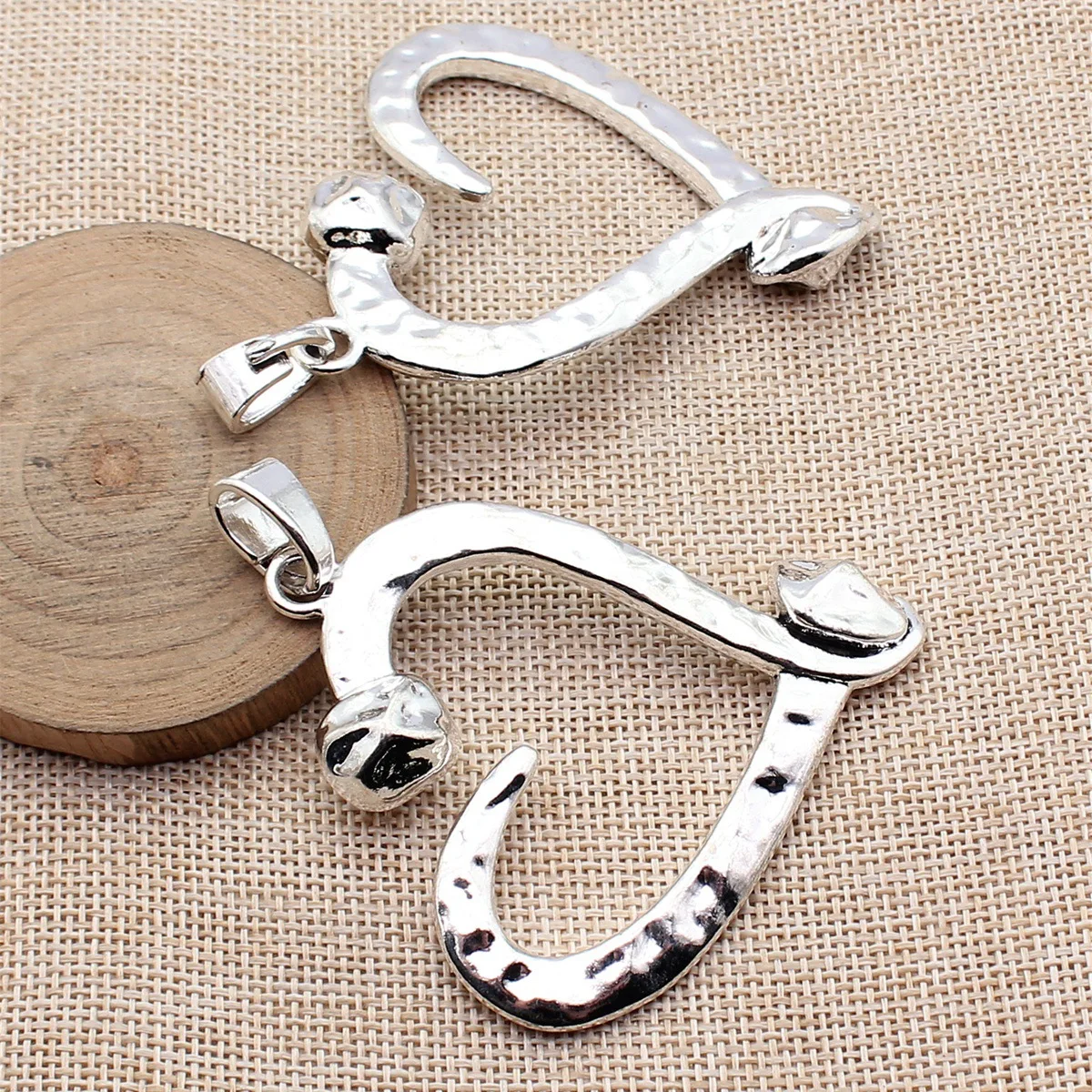 

2 шт. 66x65 мм (2,6x2,56 дюйма) подвески в форме сердца под старинное серебро, ажурные, для изготовления ювелирных изделий