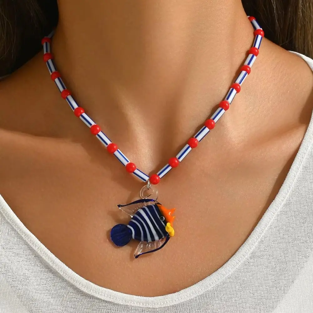 Tropical Island Charm Fish Necklace Colorful Glass Fun Ocean Seahorse Pendant Vacation Style Clavicle Chain Beaded Necklace