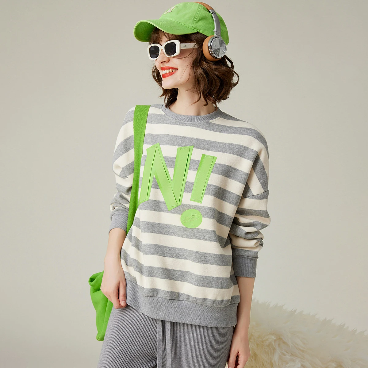 LOUIS YAO Women Striped Sweatshirt 2023 Autumn Letter Print Sequin Embroidery Round Neck Top