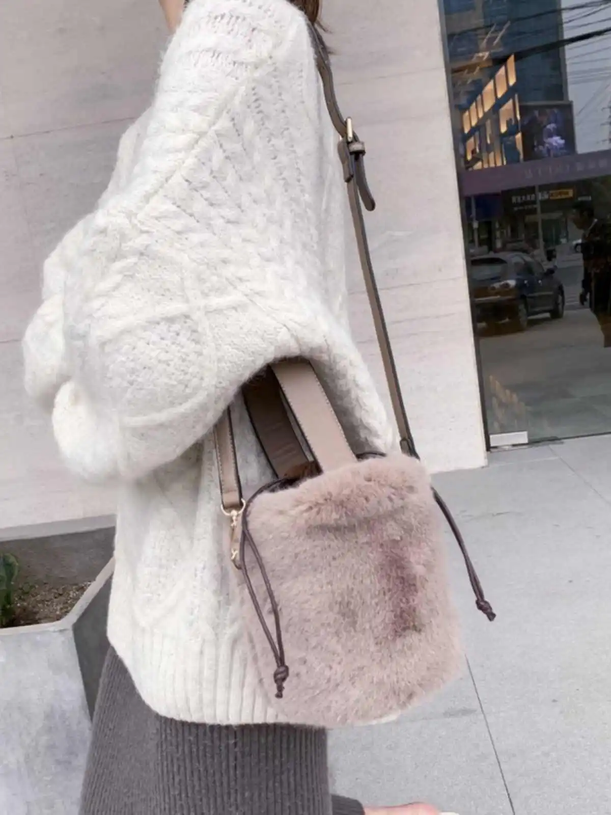 New Plush Handheld Bag For Women Autumn Winter String Style Crossbody Small Bucket Bag Korean Edition Mini Handbag Shoulder Bag