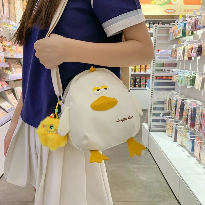 ​ حقيبة ظهر صغيرة من Duck لعام 2025 للفتيات - حقيبة كروس قابلة للتعديل مقاومة للماء، حقيبة كتب نباتية لطيفة ومدرسة غريبة الأطوار أنيقة للأعمار من 12 إلى 16 عامًا ​