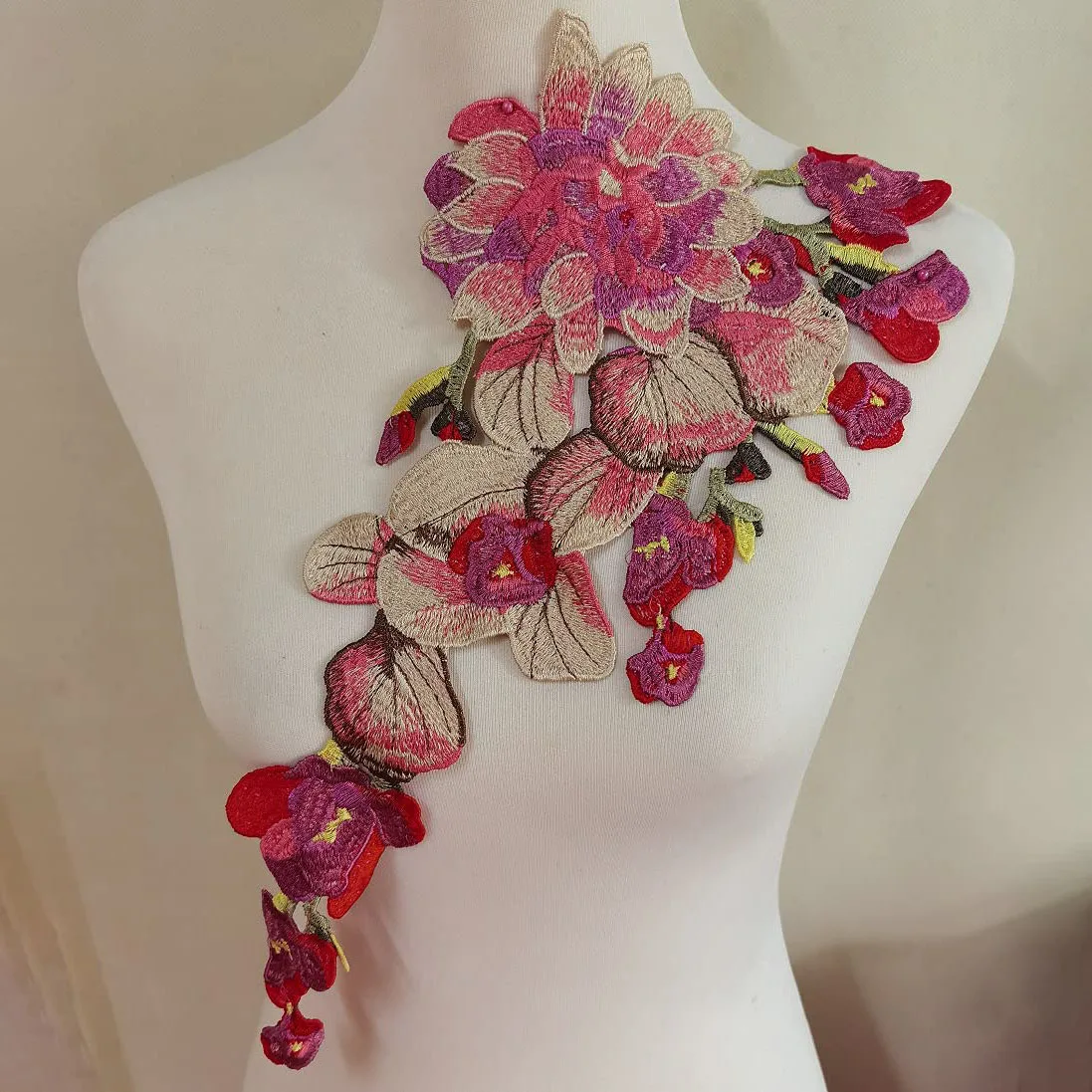 1 Stück Blumenstickerei-Applikation für DIY-Kleidung, Kleid, Nähen, Zubehör, Patches, Hochzeitskleid-Applikationen, 56 x 36 cm – Detail 5