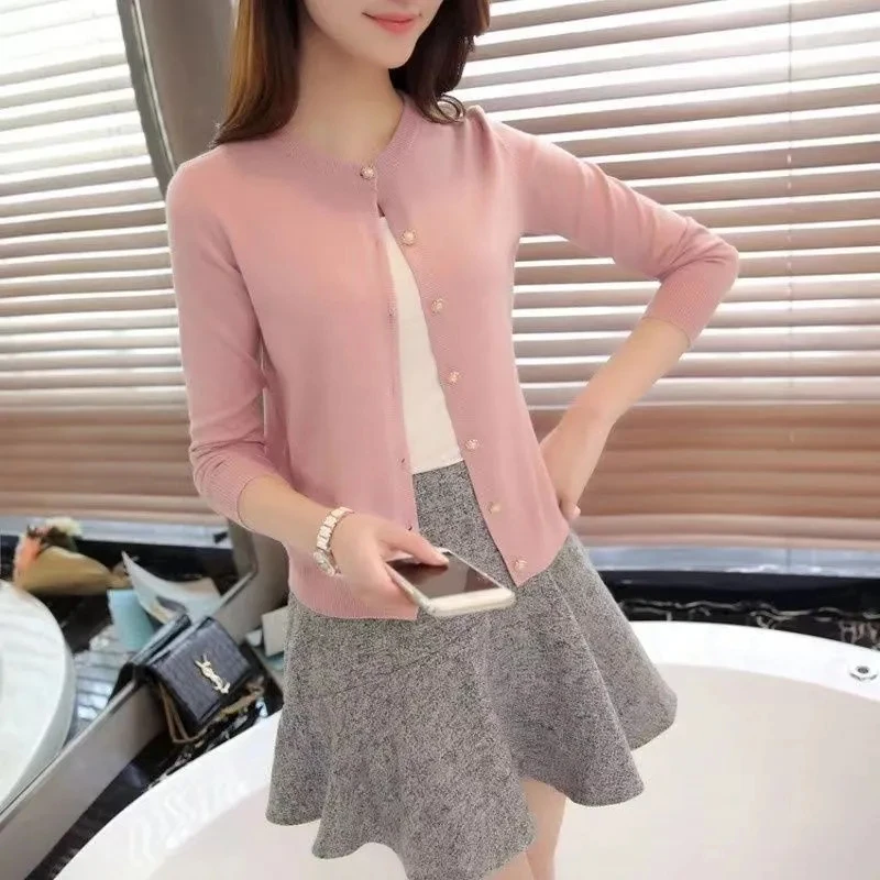 Knitted Cardigan Women\'s 2023 Spring Autumn Gentle Style Short Single Breasted Heart Button Design Sweet Sweater Coat Versatile