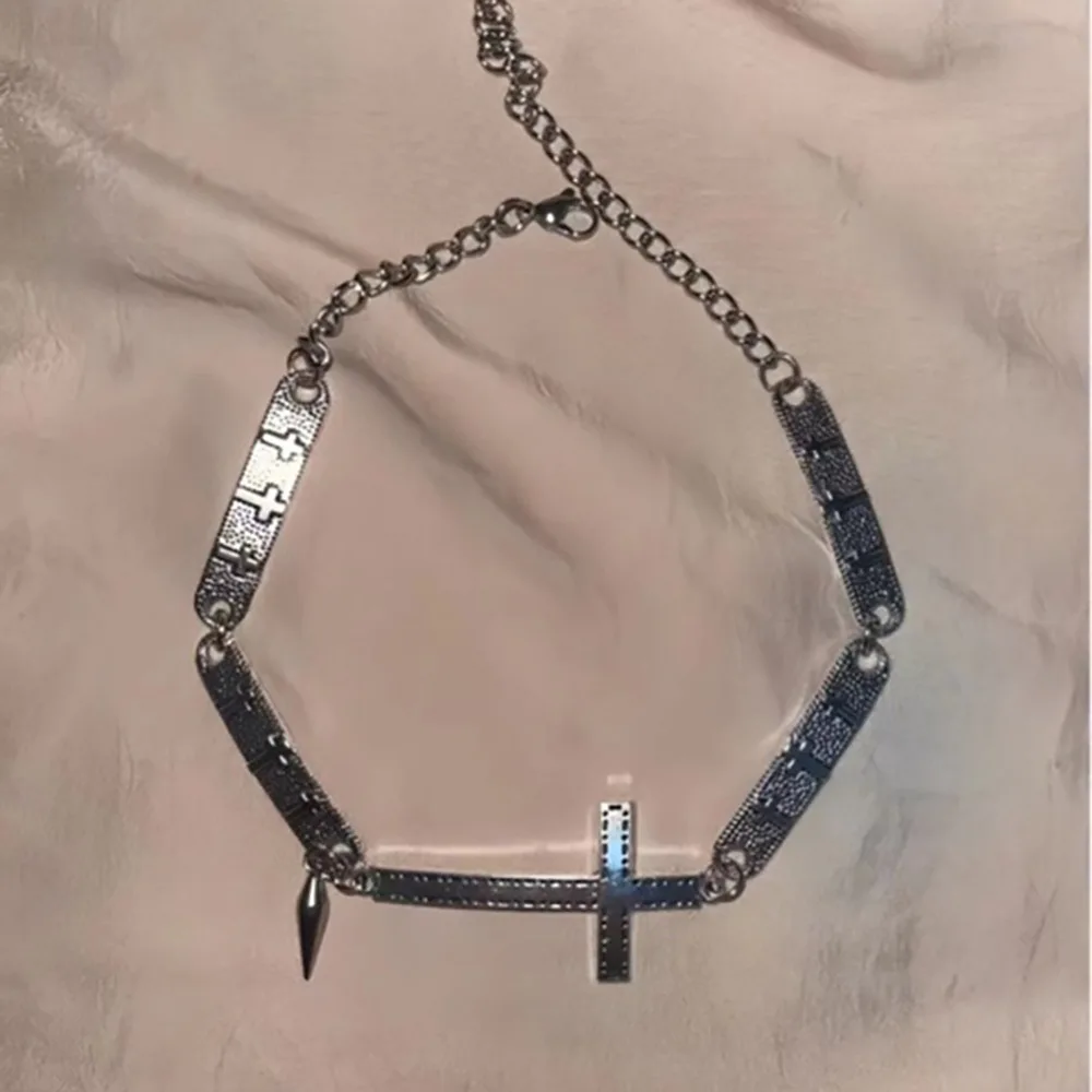

Retro Punk Choker Necklace Grunge Rock Y2K Hip Hop Necklace Silver Spliced Cross Necklace Jewelry