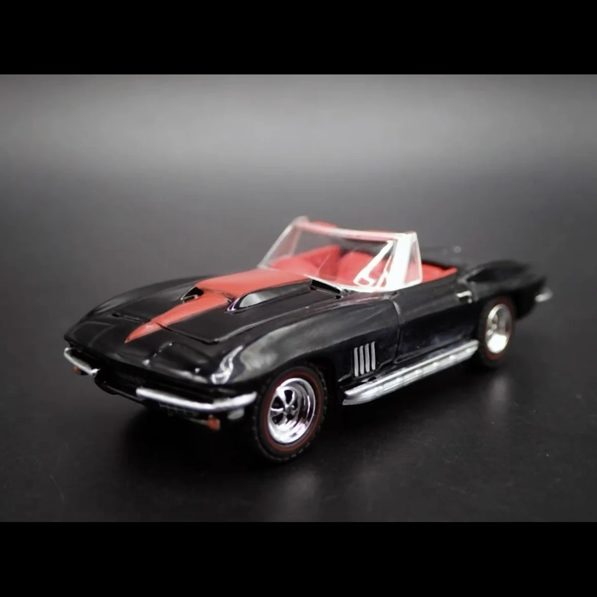 

Green Light 1:64 1965 Shelby Cobra (Lot #3002) - Black with Red Stripes 37270-A Toy Car Model Childrens Gift.