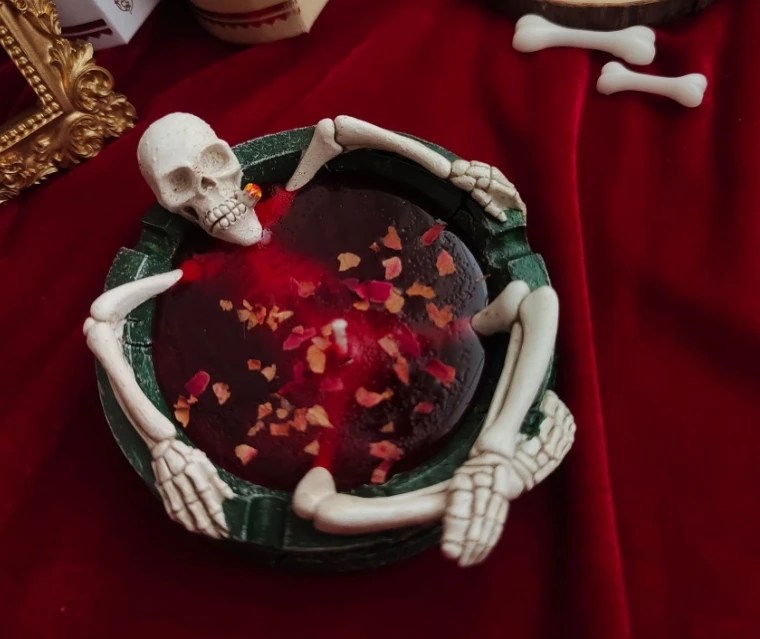 AQSSMF4VRO Halloween Terrifying Bloody Bath Skeleton Aromatherapy Candle Cross border Creative Gift