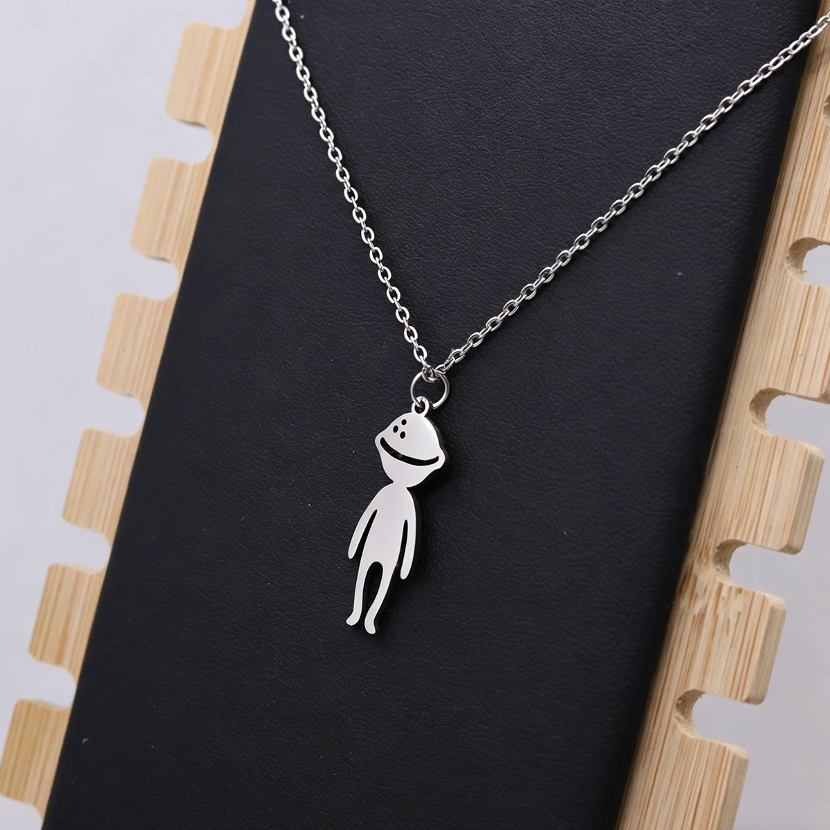 Kinitial Stainless Steel Smiley Alien Little Man Pendant Necklace Cartoon Weird Alien Figure Charm Chain Funny Jewelry For Women
