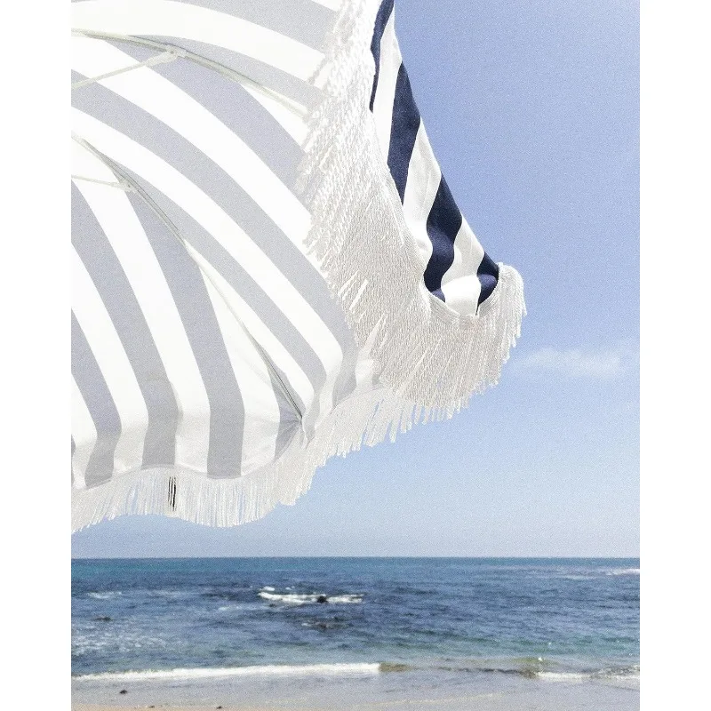 Guarda-chuva de férias Boho Beach Guarda-chuva com borlas brancas 1 "pólo de madeira inclinado 5' x 6,5' listras azul marinho com gola redonda (guarda-chuvas de pátio