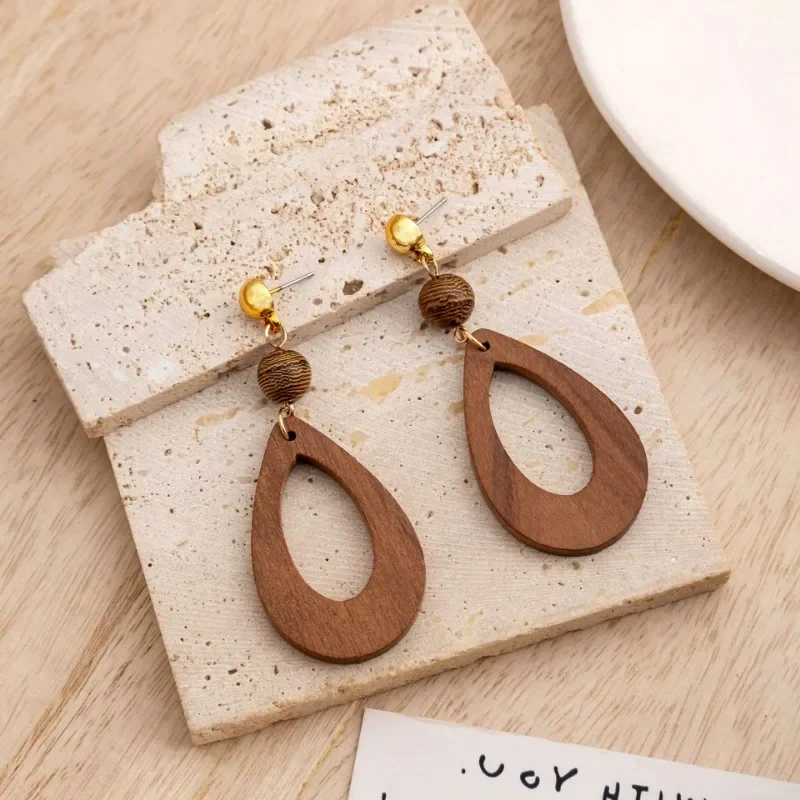 Vintage Simple Round Wooden Dangle Earrings for Women Girls Personality Hollow out Wooden Geometric Dangle Earrings Jewelry Gift