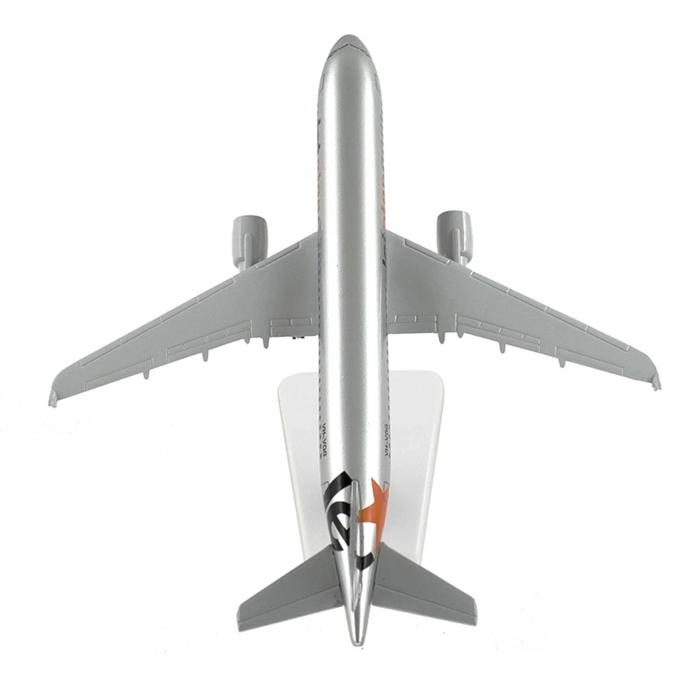 20CM A320 Jetstar Airlines Airbus 1/400 Scale 320 Die-cast Metal Aircraft Model with Stand Alloy Model Kit Aviation Enthusiast