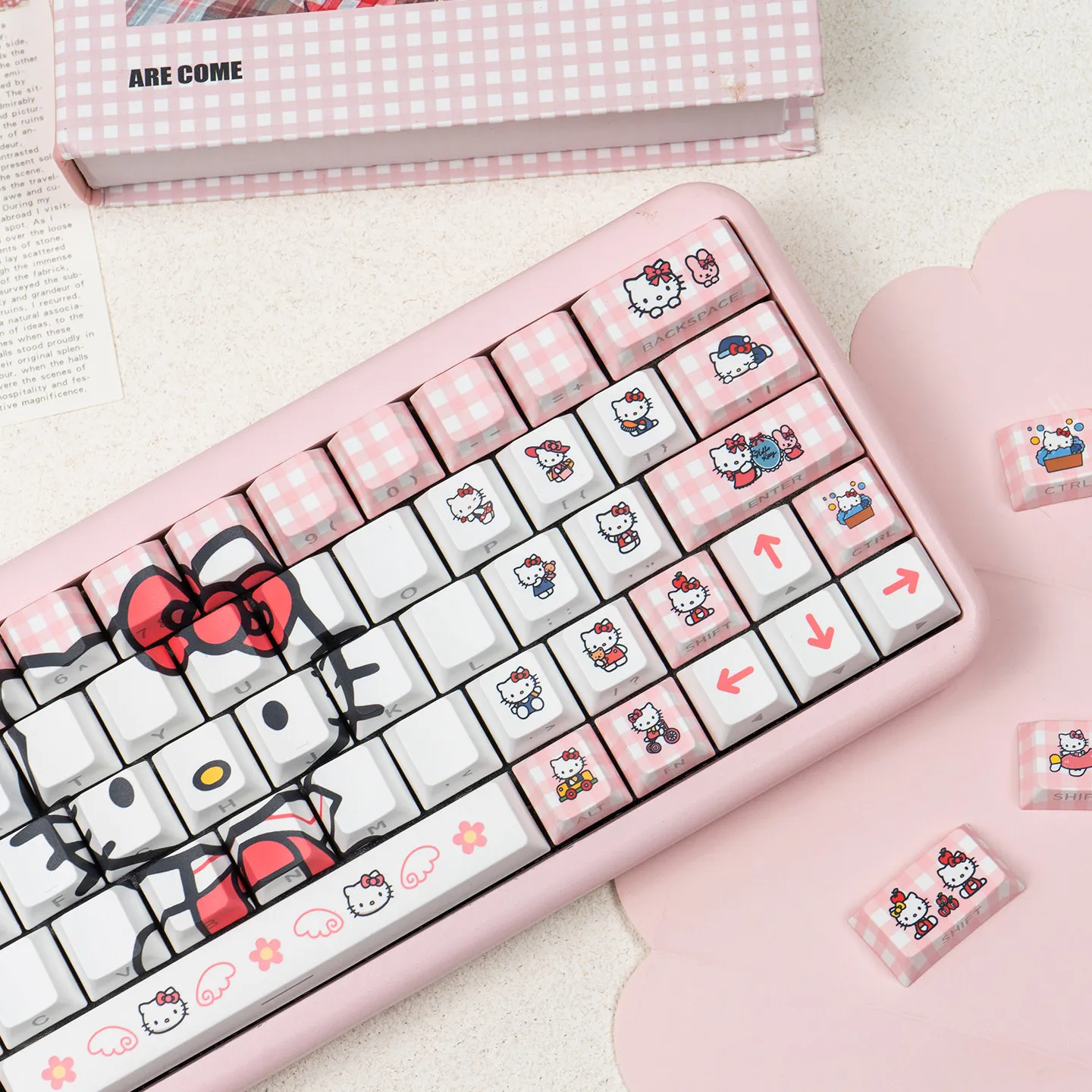Klawisze PBT z motywem kreskówkowym, anime, uroczej Hello Kitty i wiśni, profil Cherry, do przełączników Cherry MX, do mechanicznych klawiatur gamingowych 61/68/87/104/108 — zdjęcie produktu 5
