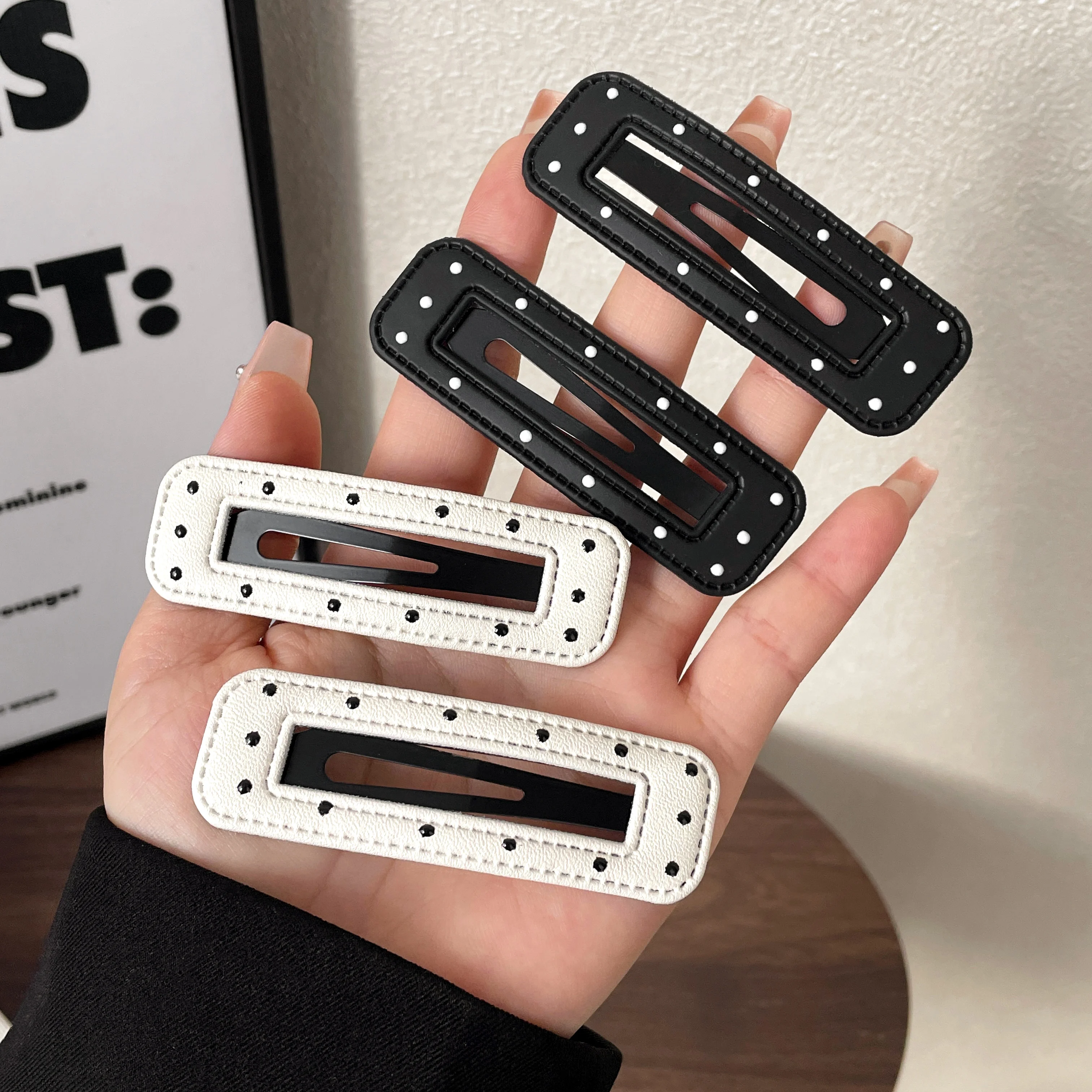 

2Pcs Bla White Polka Dot Leather Hair Clips Women's Bangs BB Clips Sweet Cool Simple Hairpin Girl Hair Accessories